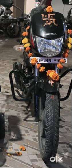 Honda Shine 2011 model...looks brand new First owner to sell on urgent