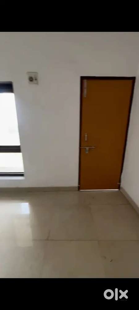 Female roommate required