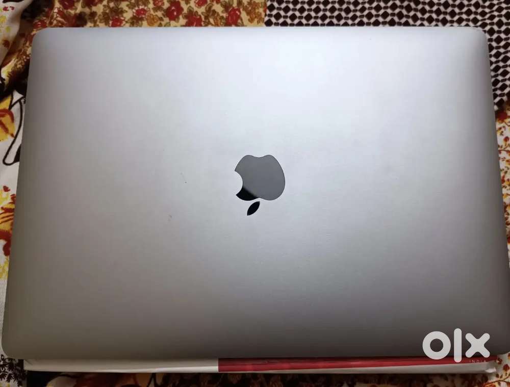 Apple MacBook Air 13” (2019, Core i5, 8GB RAM, 128GB SSD)