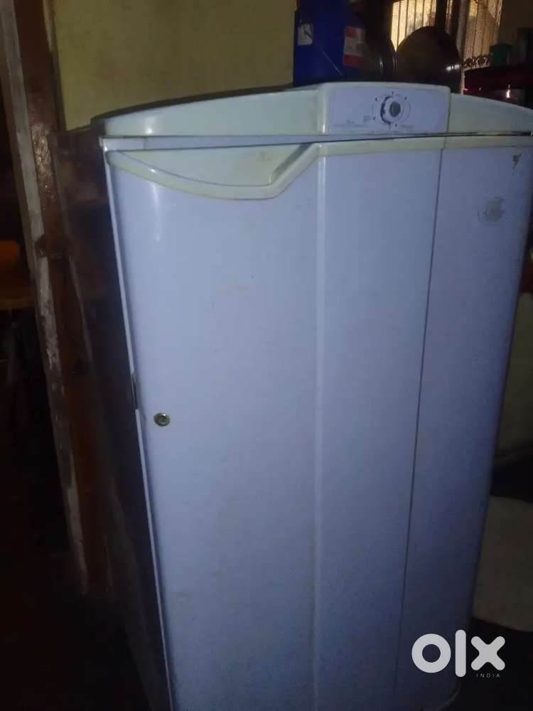 SINGLE DOOR REFRIGERATOR