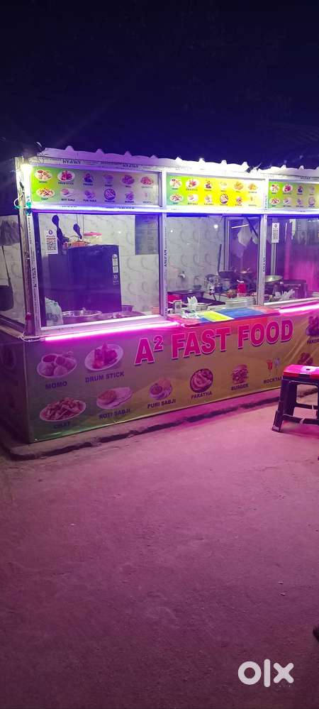 Cook and helper for fast food