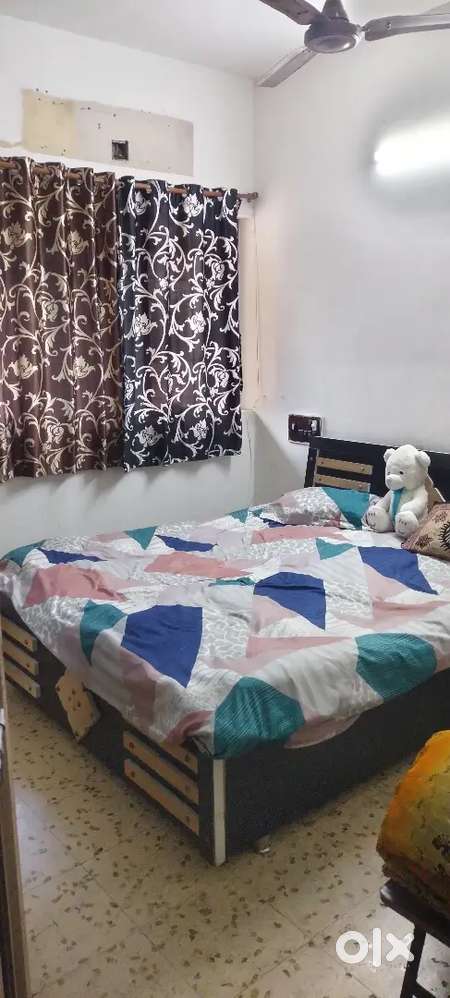 Urgent female flatmate required