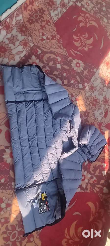 HALF PUFFER JACKET 2 DAYS OLD