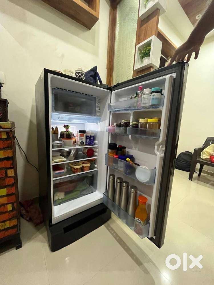 Samsung 189 L fridge (only used 1 month). 5 Star rating.