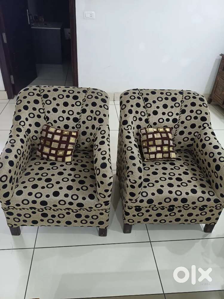 5 seater sofa with table