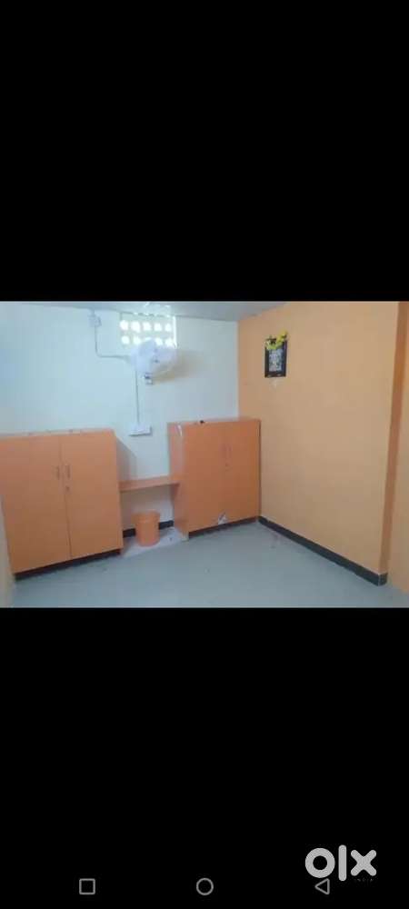 Batcheler sharing Room for rent