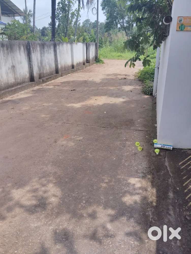 കല്ലുകടവിനും മണ്ണൂർ കാവിനും ഇടയിൽ 15 സെന്റ്  സ്ഥലവും പഴയ ഒരു വീടും