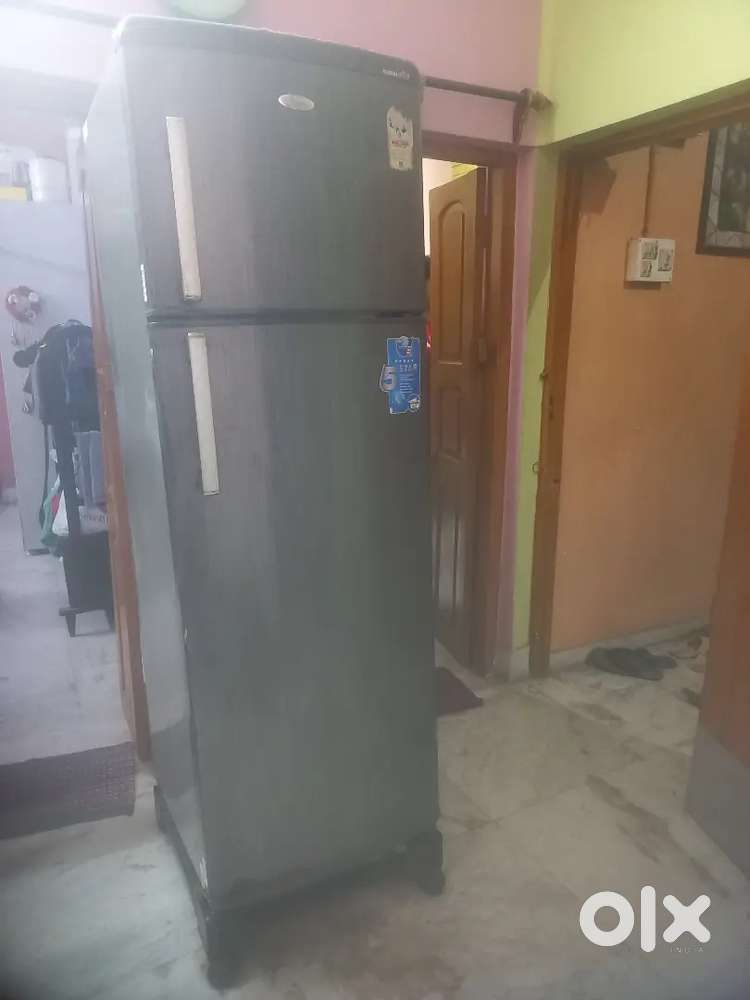 Refrigerator-Whirlpool Mastermind 280 L Yr 2015