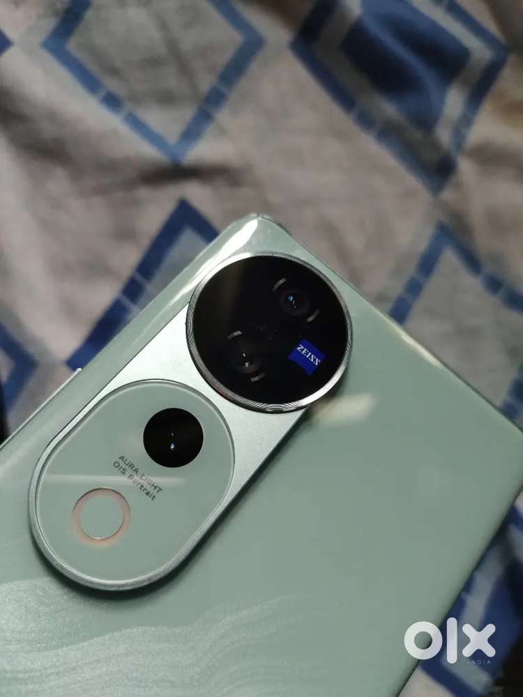 For sell Vivo V40 Pro 8 gb + 256 gb (6 months old)