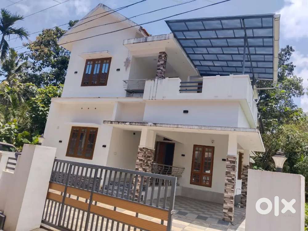 4 bed house in Kurishummoodu