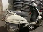 One handed scooty
