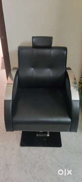 Ikonic beauty chairs for sale.