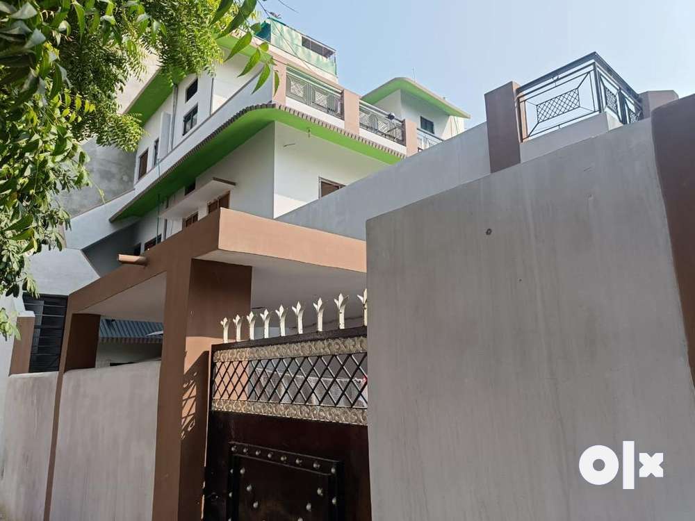 Semi Furnished 4 BHK Apartment for Rent in Keshav Puram