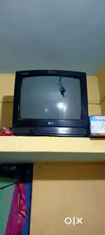 4/6 box bed  with gadda  tv show unit  lg ka tv  centre  table chulla