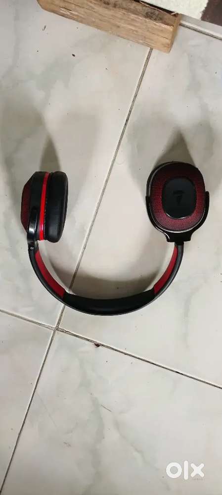 Boat  headphones  at just 900 rs it's an orginal brand boat