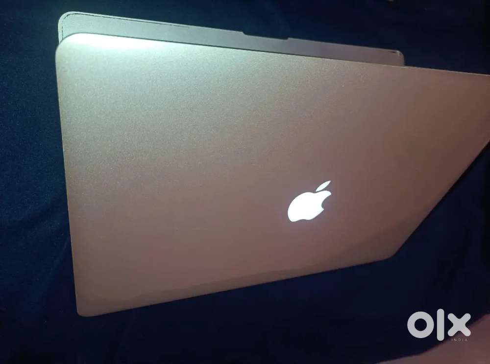 MacBook Pro 16gb / 256gb  15 inch Retina Display  2015 Model Laptop
