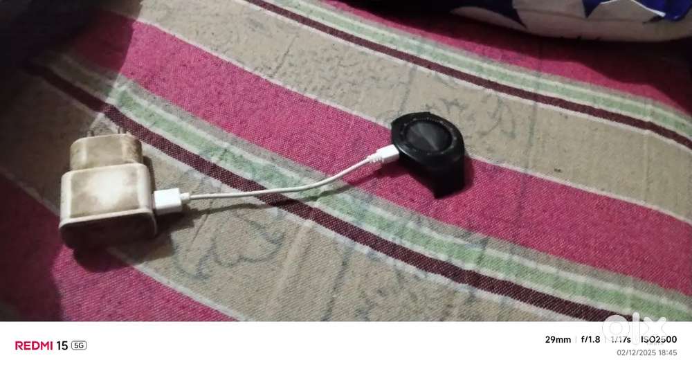 No straps android watch and charger