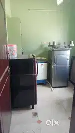 Mens Bachelors 3 sharing house with AC,fridge,kitchen items