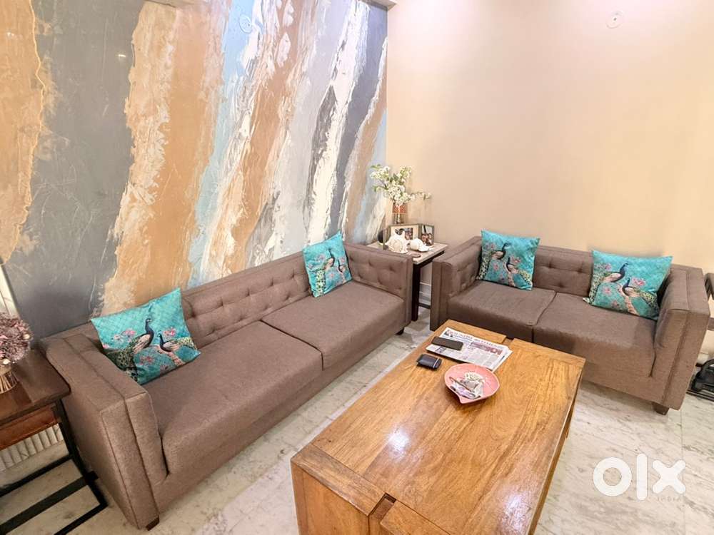 3+2 Urban Ladder Sofa