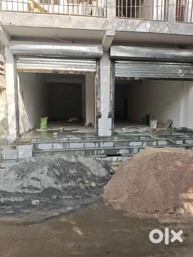 Shop rent ke liye khali hai