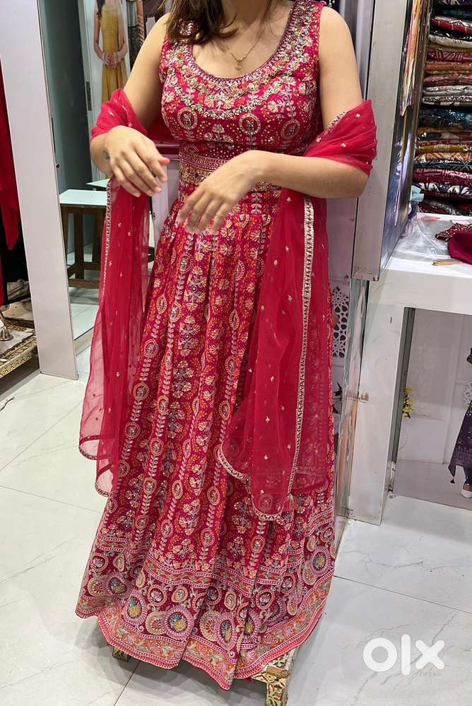 Elgant lahenga with beautiful net duppatta in size small