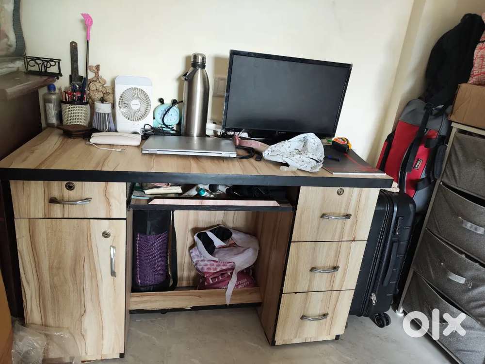 Study table /computer table