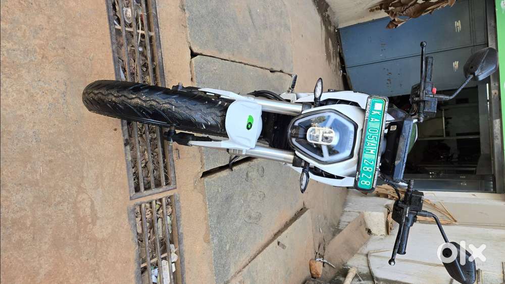 Beautiful rv400 in rare white