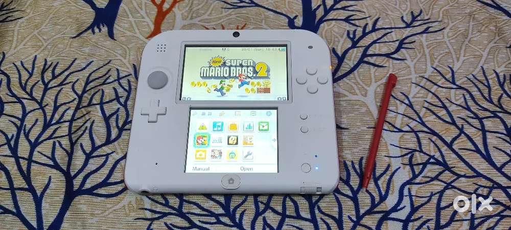 Nintendo 2DS video game complete set working condition