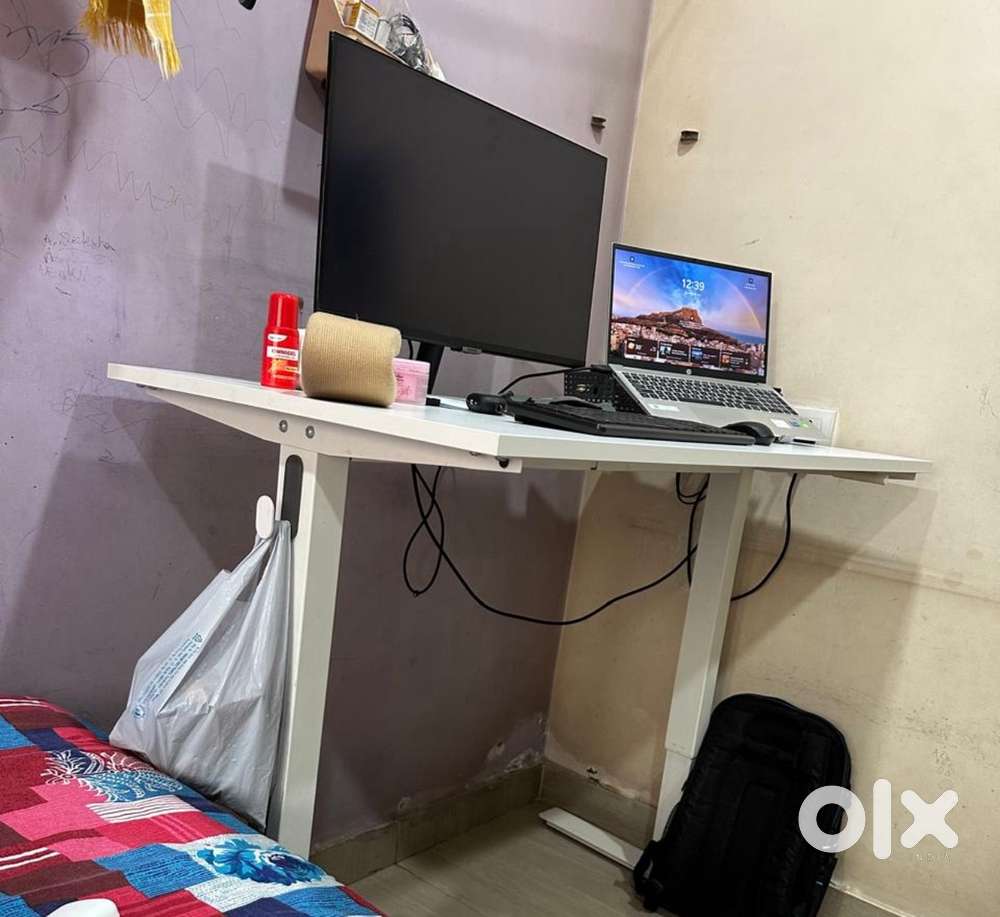 Computer IKEA ergonomics tables