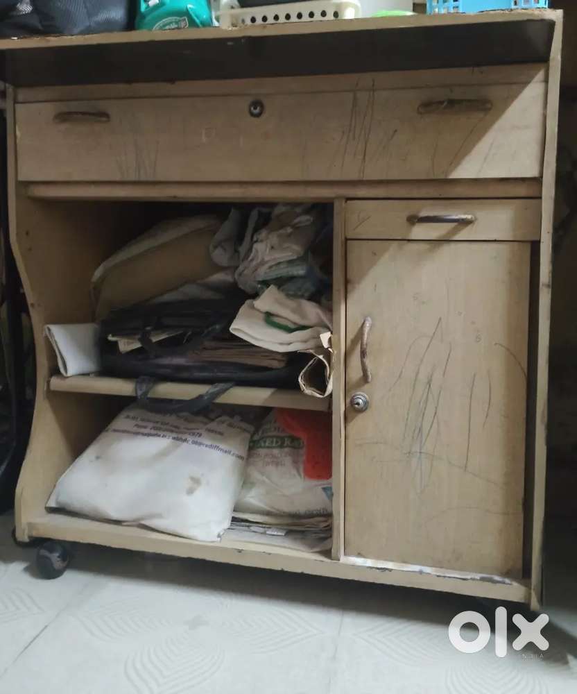 Computer table