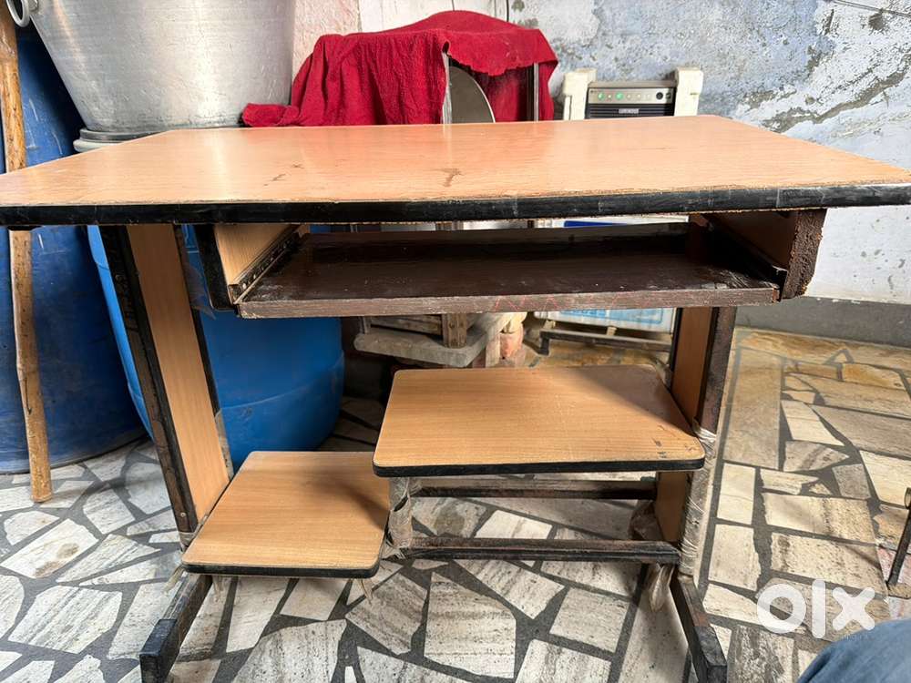 Laptop computer table