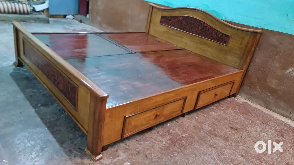 King size teakwood Storage cot (6 feet ×6.5 feet) good condition