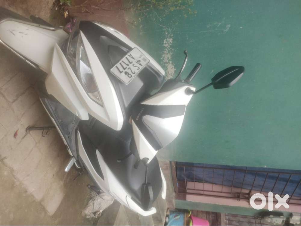 honda grazia white colour
