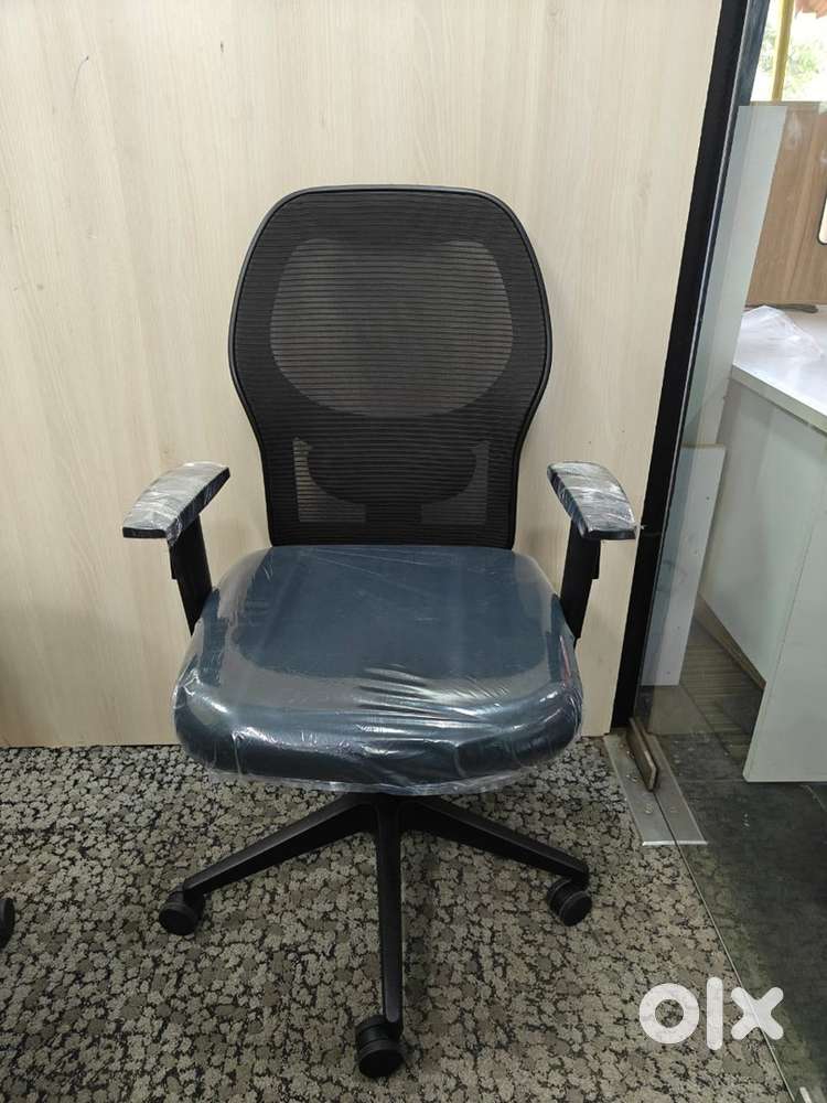 Refurbished branded revolving office chair available in good condition
