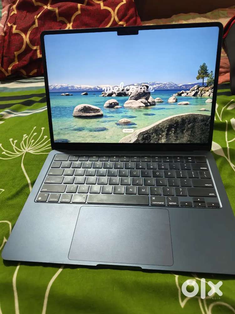 MacBook Air M3 16gb ram 256gb SSD in very good