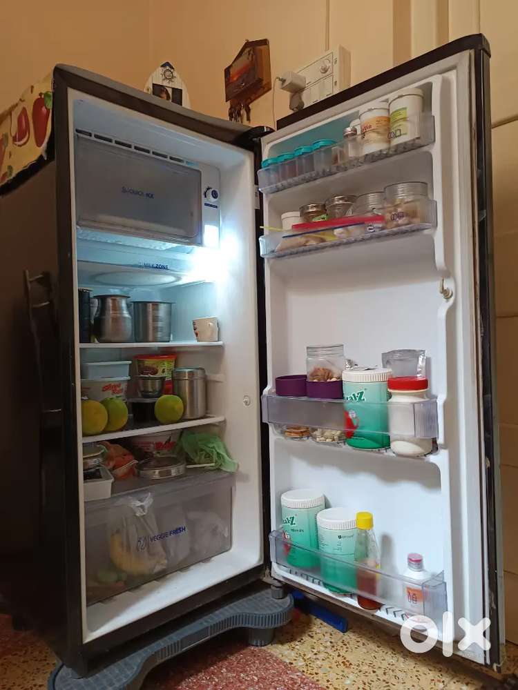 Brand Whirlpool  fridge