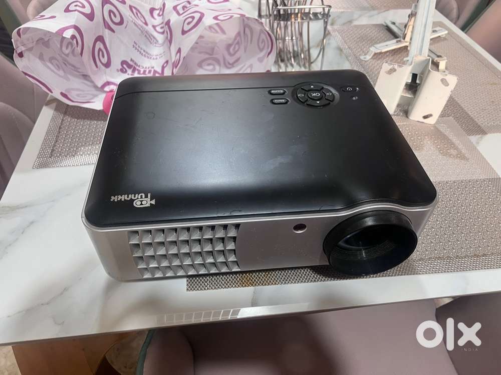 Android Projector + 8*6 ft. Screen