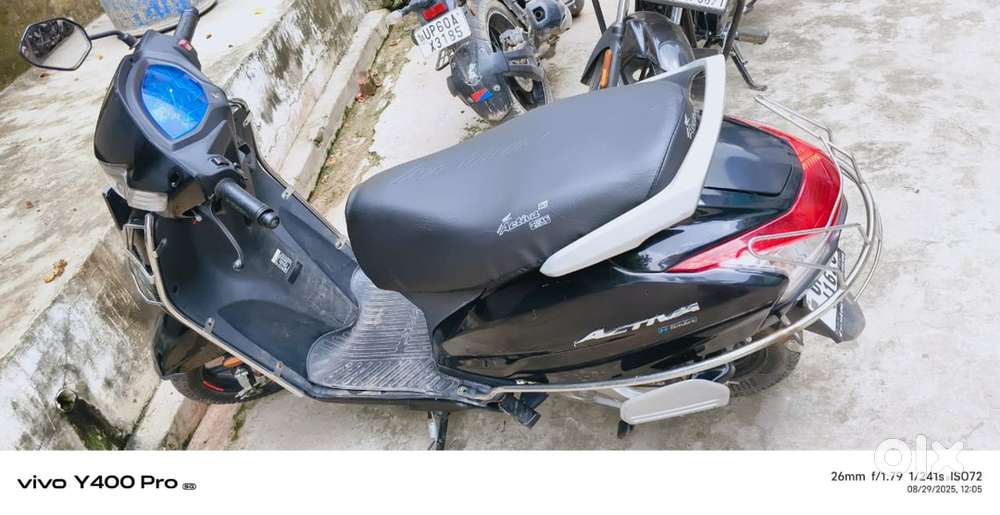 Good condition no scratches one hand