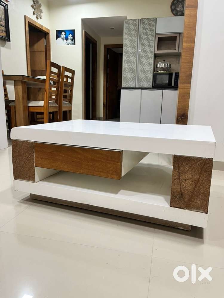 Modern Center Table with Elegant Finish for Sale