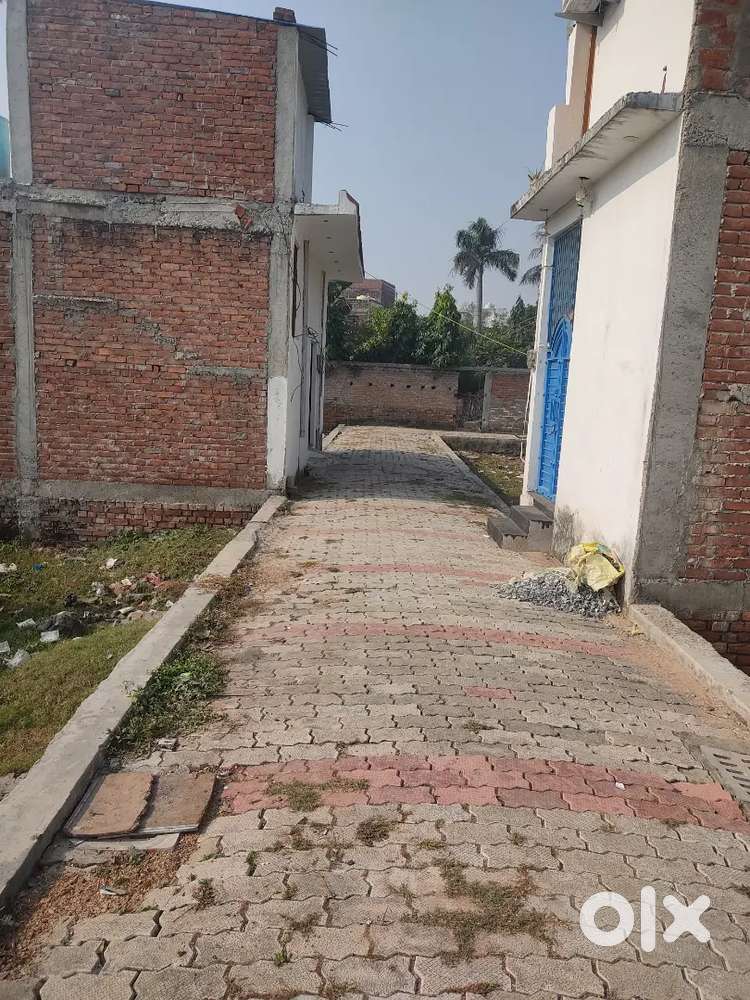 Kisi ko v jarurat ho wo sampark kr skte hai rajghat ke pas hai