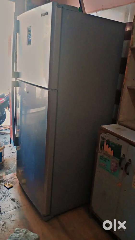 Samsung 236 litre big fridge available perfect working cooling