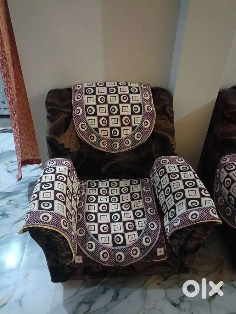 Single set sofa with centre table