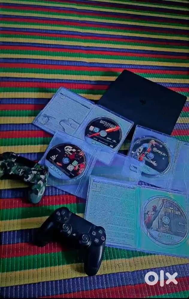 PS4 With 2 CONTROLLER and with charger