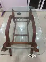Solid Wooden Dining Table - Elegant & Durable Great Condition
