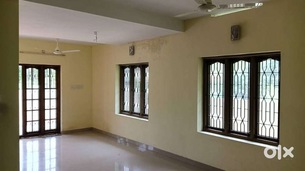 FOR BACHELORS 1ST FLOOR 2 BEDROOMS 1 BATHROOM CAR PARKING. UNFURNISHED
