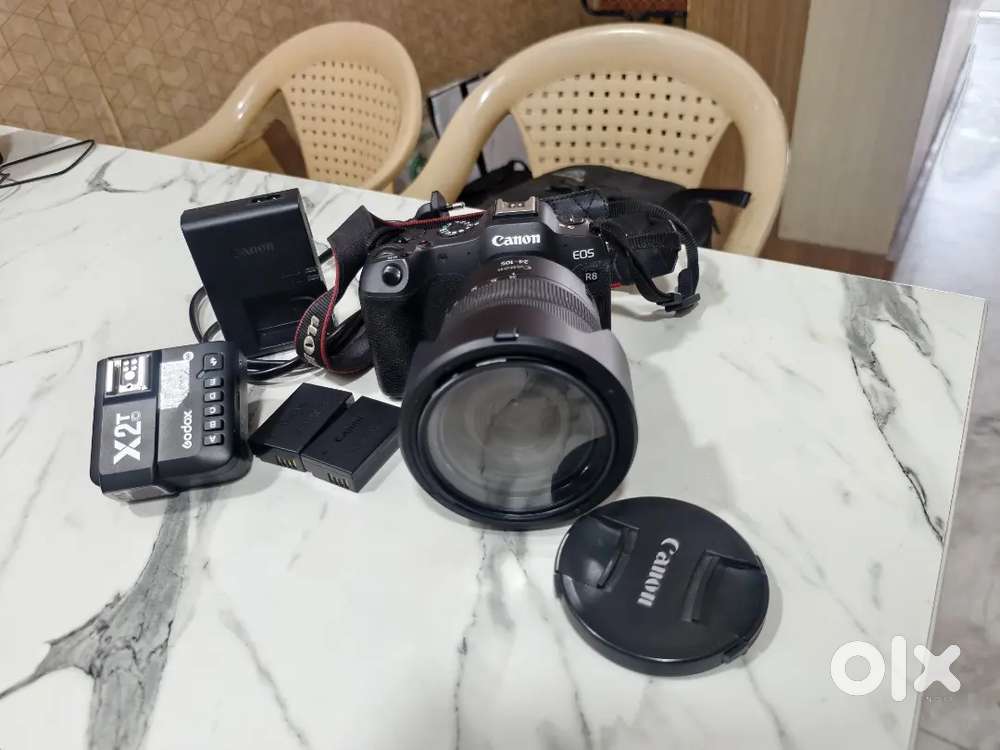 Cannon eos R8 mirror les camera for sale with flash lights for sale
