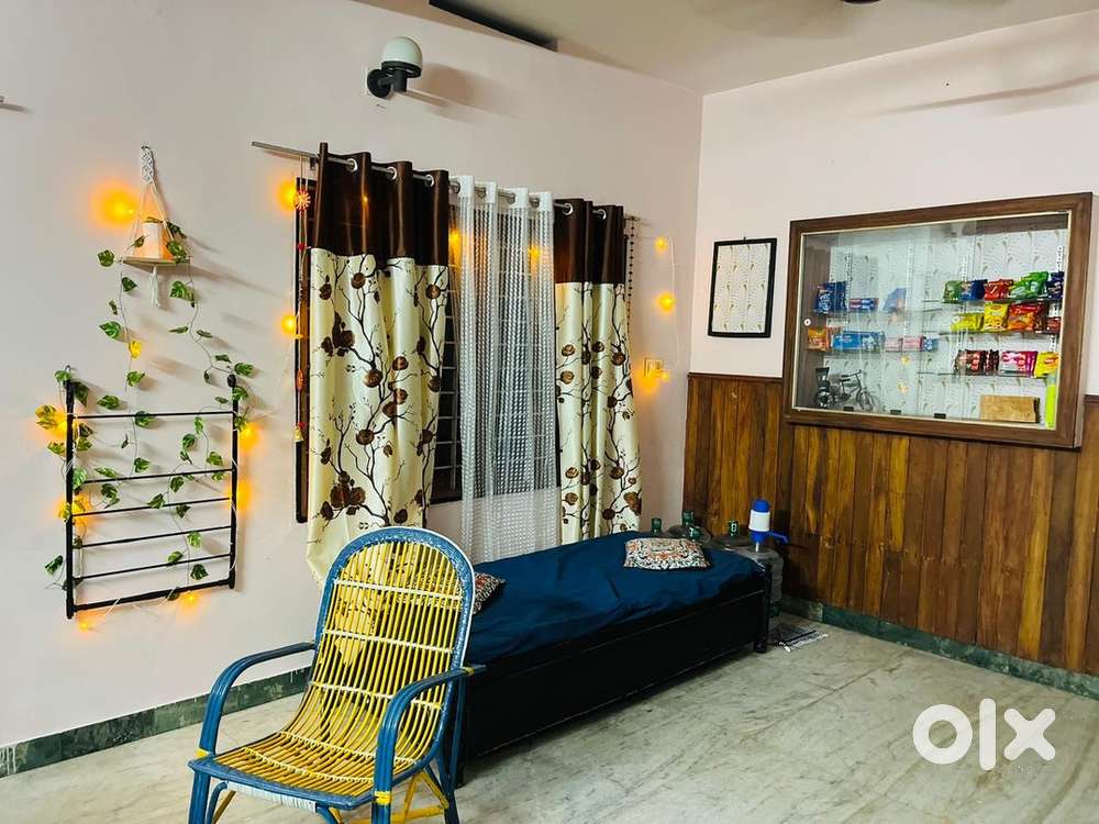 Ladies pg near Vaduthala junction