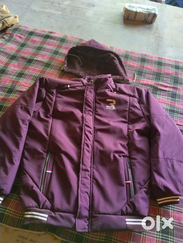 हमारे यहां जैकेट थोक के रेट पर मिलती है