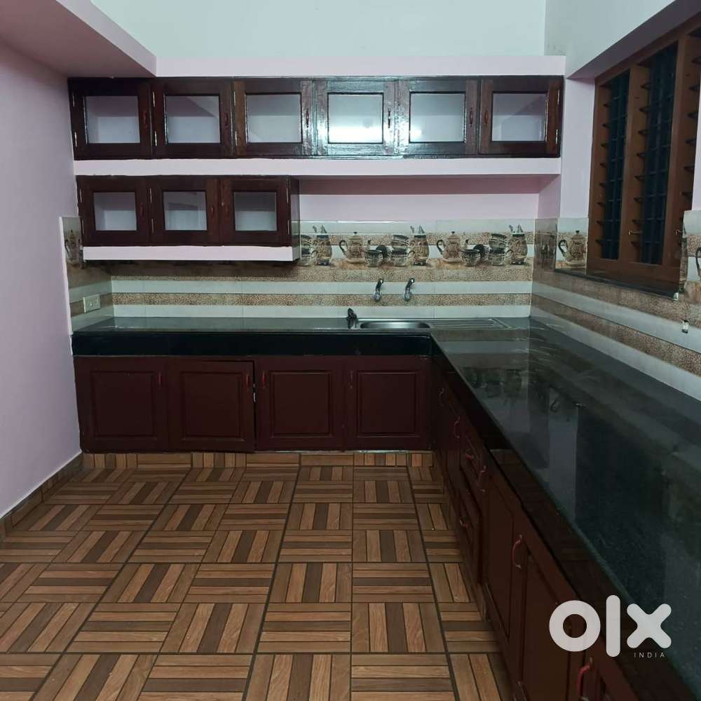 House for Rent in First Floor