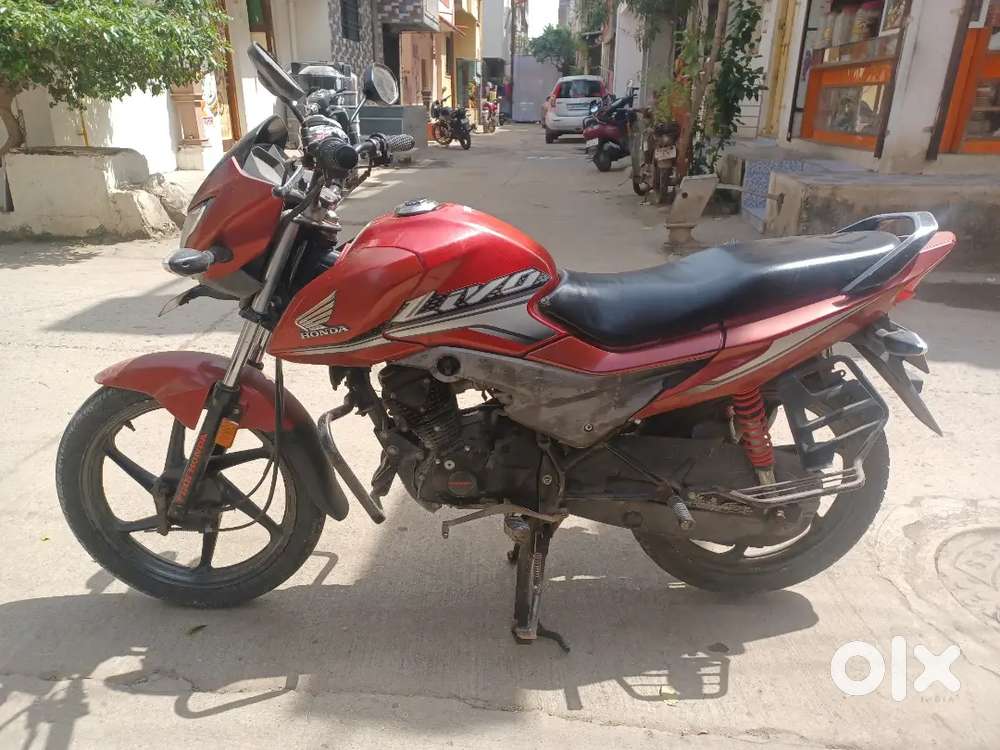 कमी चाललेली होंडा लिवो विकणे हाल्फ इंजिन new आहे